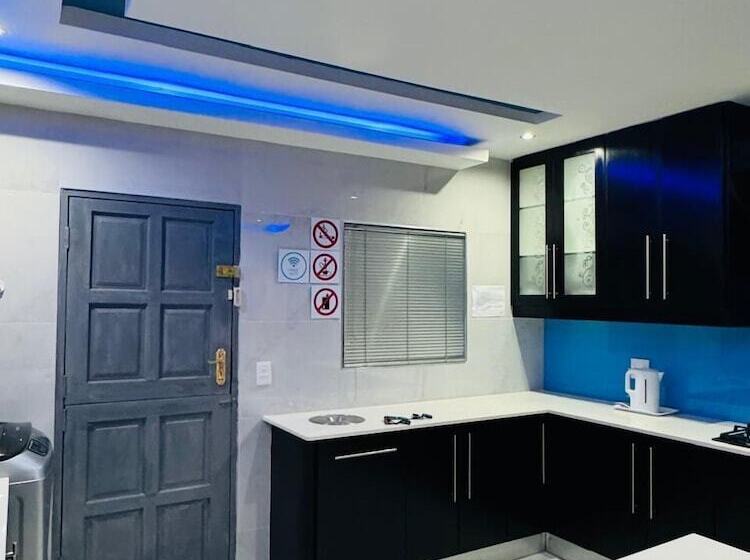 Пансион Icebolethu Guest House