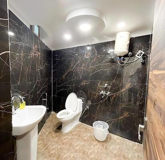 Roomshala 154 Hotel Atharv