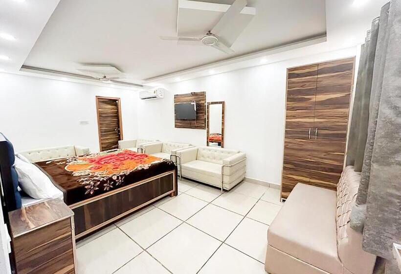 Roomshala 154 Hotel Atharv