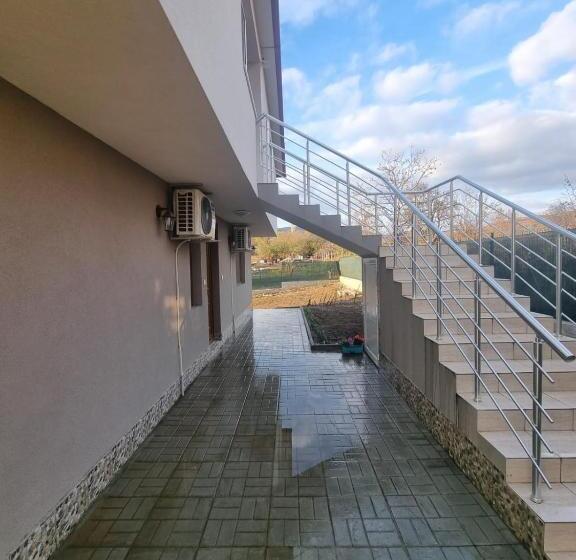 膳宿费 къща за гости люляк