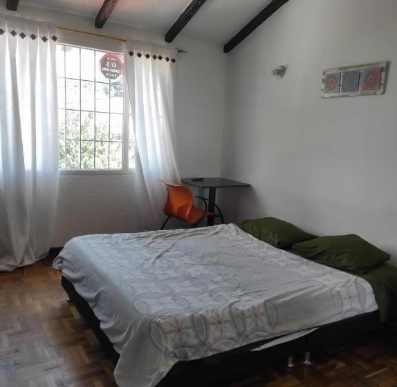 پانسیون Casa Hotel Calle 100