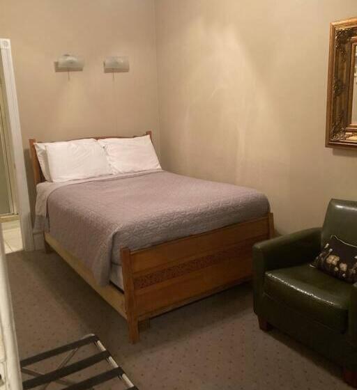 Private Room With Private Bath In B&b In Lakeview   2d