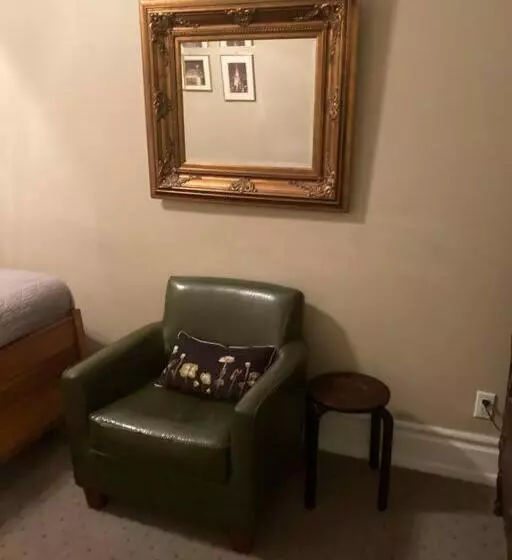 Private Room With Private Bath In B&b In Lakeview   2d