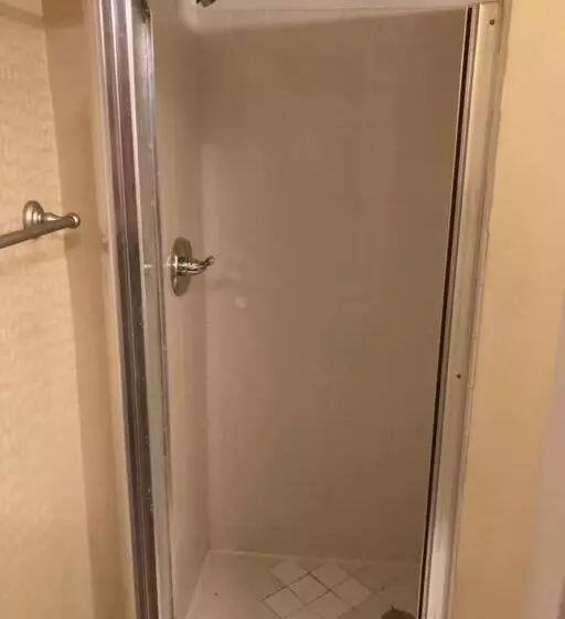 Private Room With Private Bath In B&b In Lakeview   2d