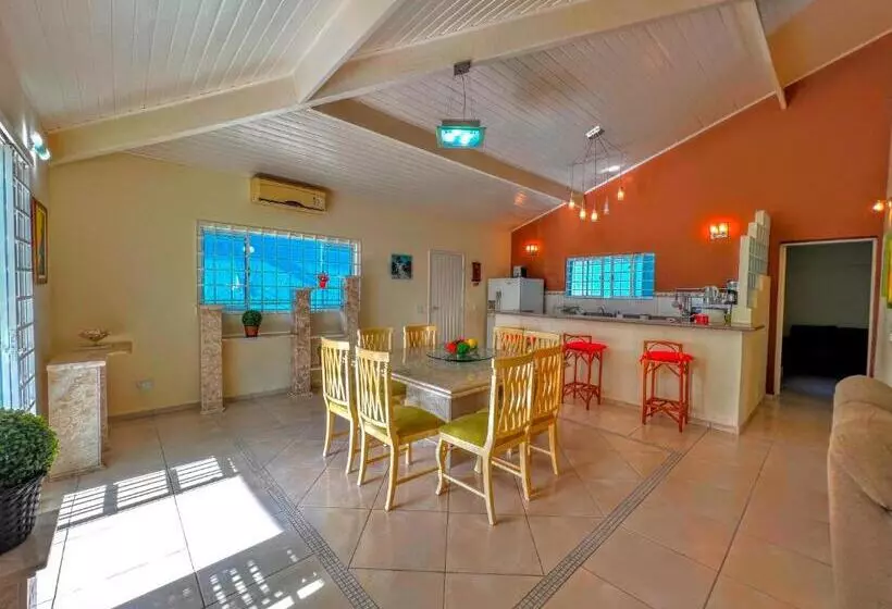 Aamiaismajoitus (B&B) Mansão Azul