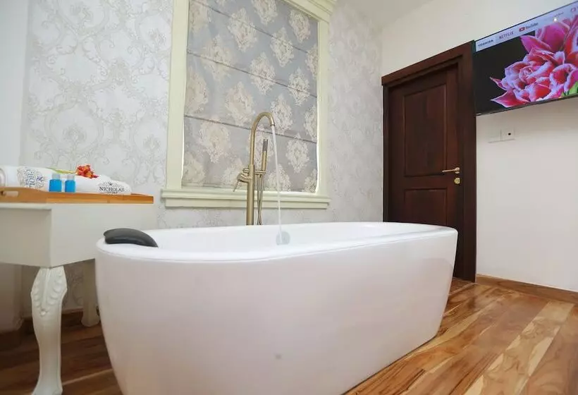 Majatalo Nicholas Cottage