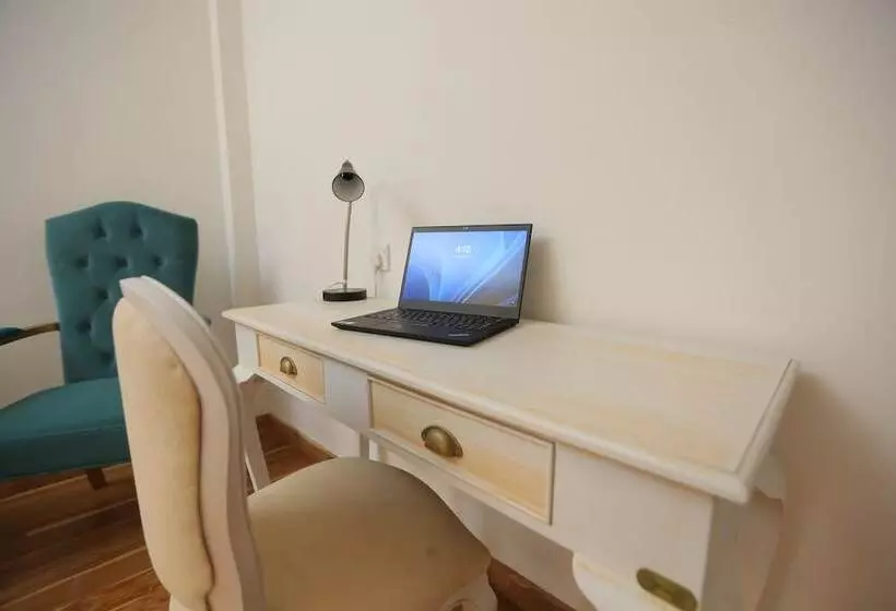 Majatalo Nicholas Cottage