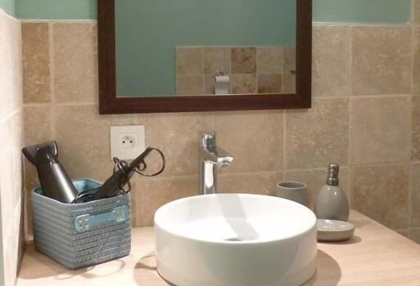 مبيت وإفطار La Bergerie Du Bois Joannin 1497 Route Des Fleuriats