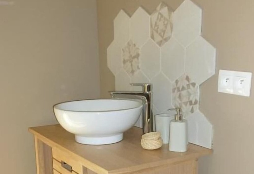 مبيت وإفطار La Bergerie Du Bois Joannin 1497 Route Des Fleuriats