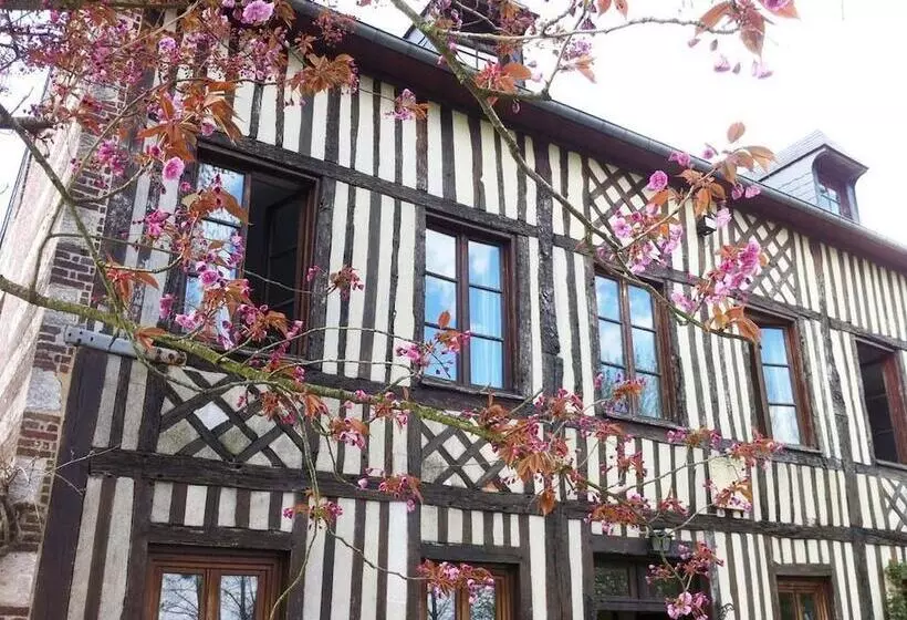 ベッドアンドブレックファースト Le Petit Manoir De La Vernelle