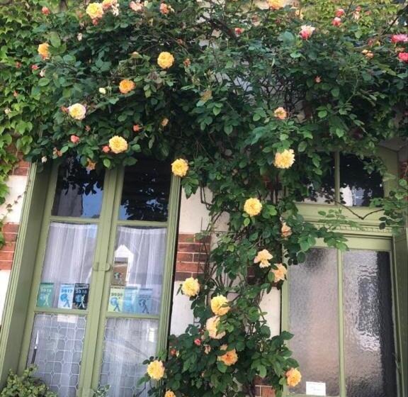 צימר Maison D'hôtes Les Volets Verts Et Sa Brocante