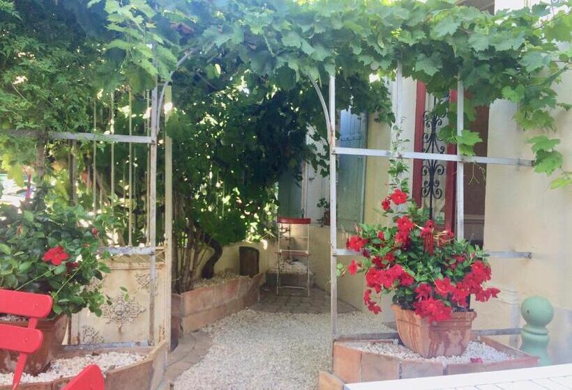 مبيت وإفطار Sainte Hélène Chambres D Hôtes & Appartement