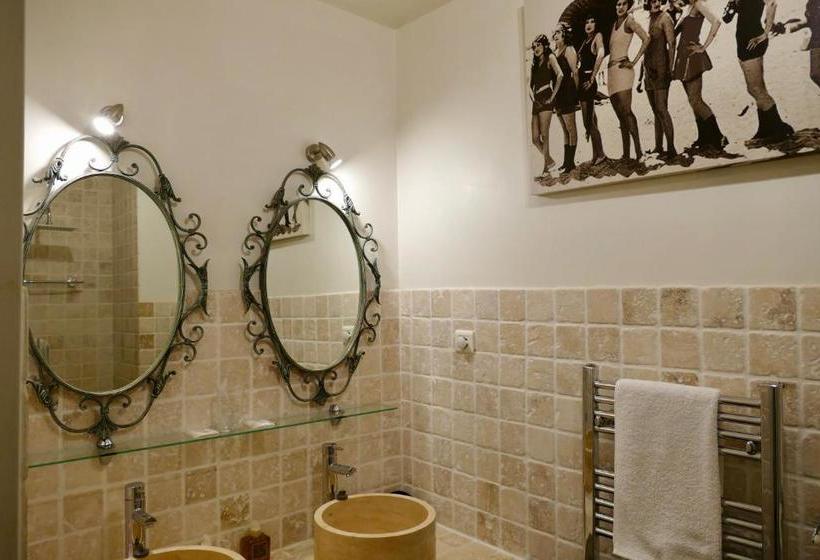 مبيت وإفطار Sainte Hélène Chambres D Hôtes & Appartement