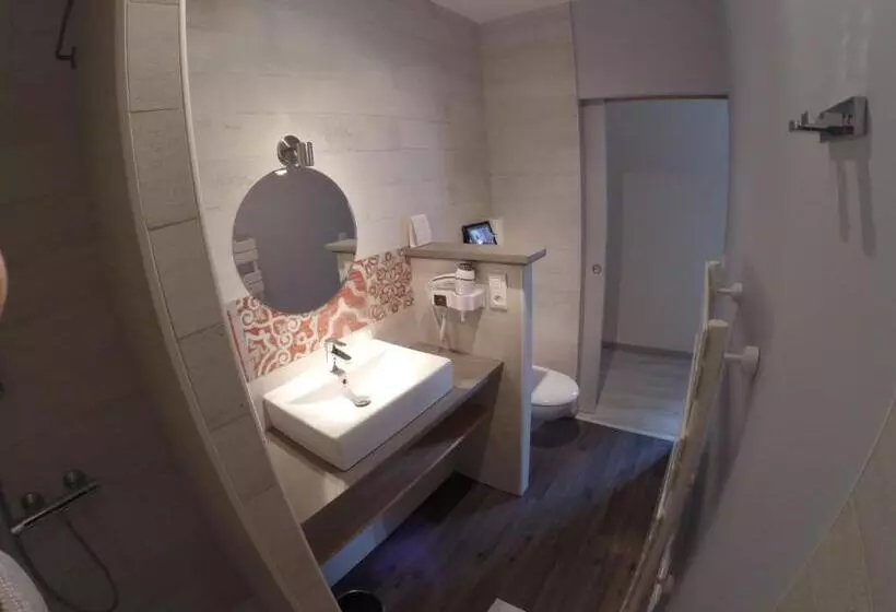 Hotelli Logis Hôtel & Restaurant Le Cadet De Gascogne