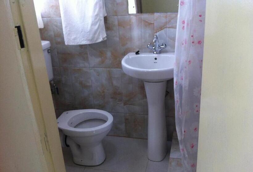 پانسیون Kuku Royal Lodge