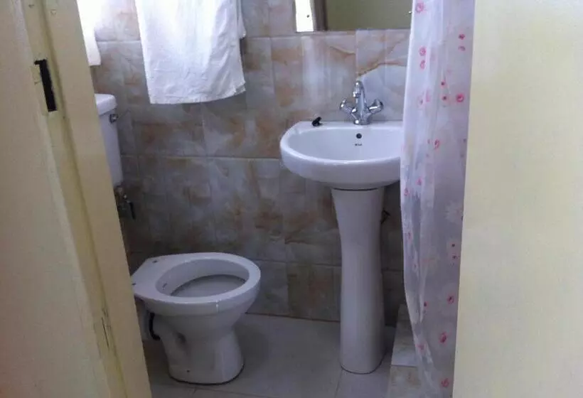 پانسیون Kuku Royal Lodge