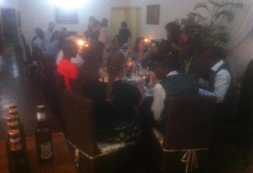 پانسیون Kuku Royal Lodge