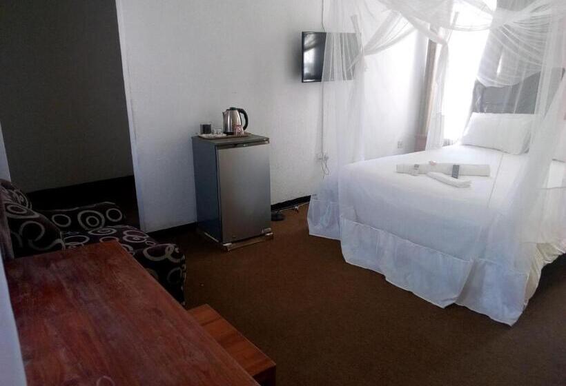 پانسیون Kuku Royal Lodge