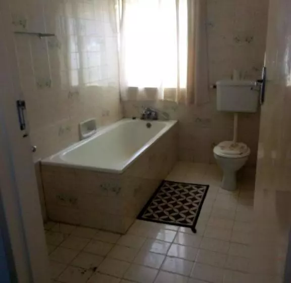 پانسیون Kuku Royal Lodge