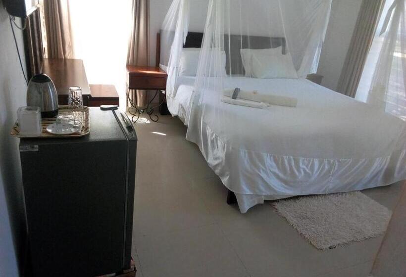 پانسیون Kuku Royal Lodge