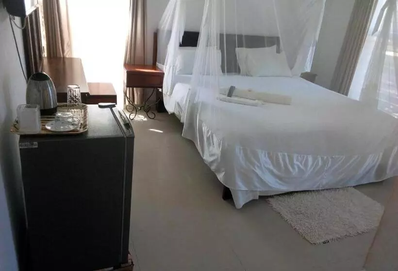 پانسیون Kuku Royal Lodge