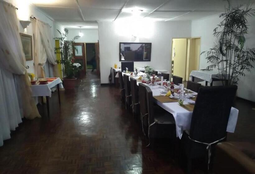 پانسیون Kuku Royal Lodge