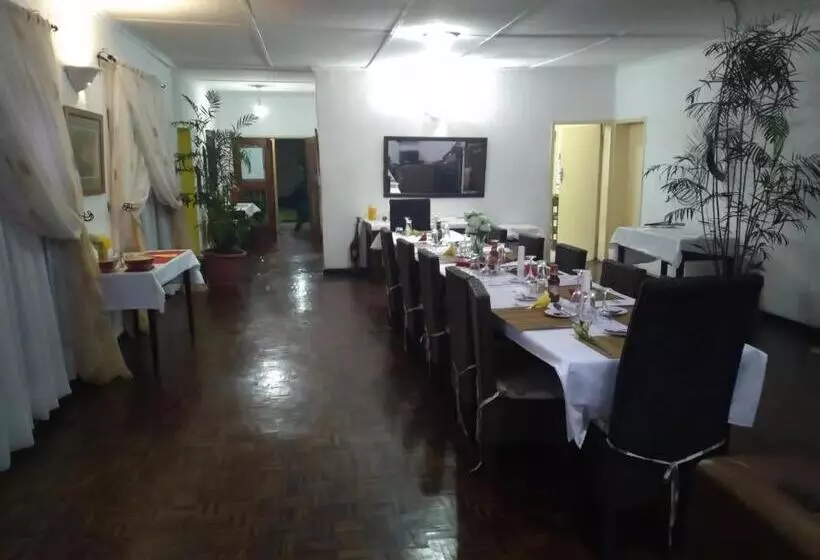 پانسیون Kuku Royal Lodge
