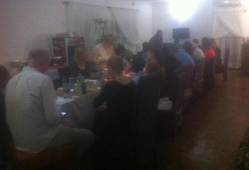 پانسیون Kuku Royal Lodge