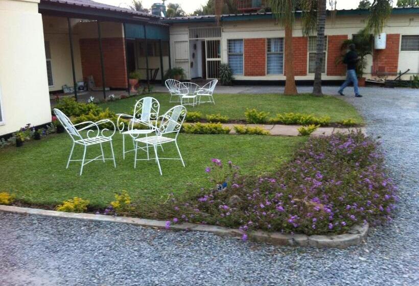 پانسیون Kuku Royal Lodge