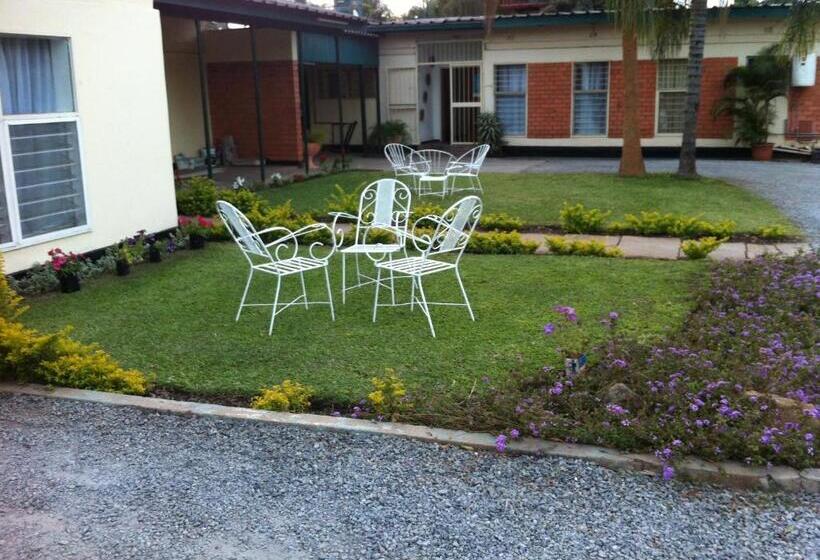 پانسیون Kuku Royal Lodge