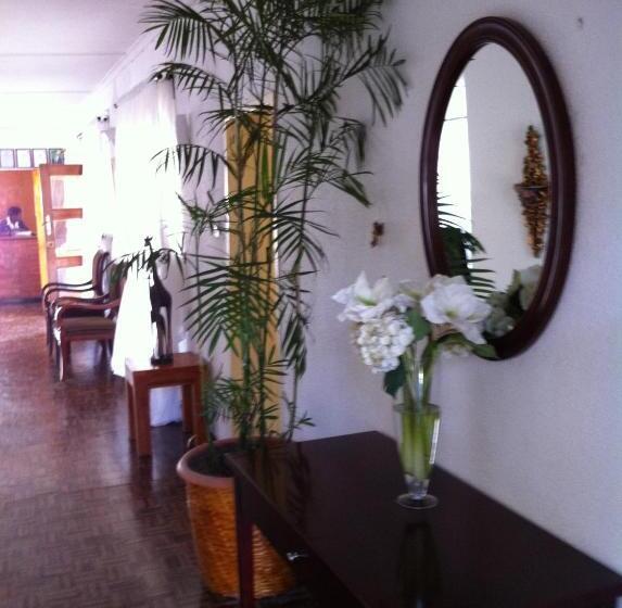 پانسیون Kuku Royal Lodge