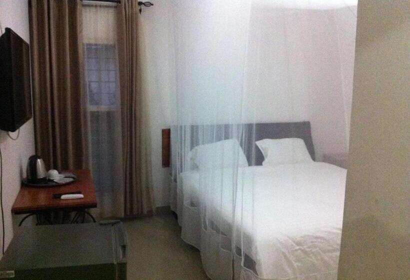 پانسیون Kuku Royal Lodge