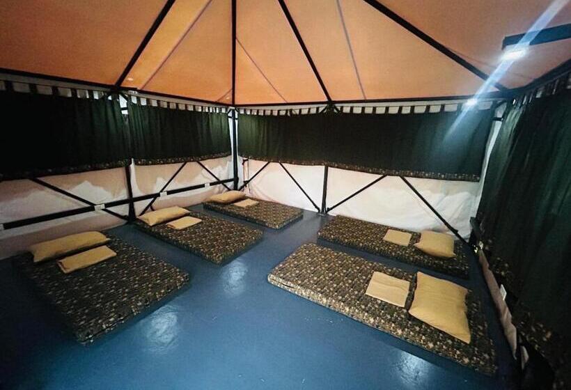 Hospedaria Camp Backpackers Port Barton