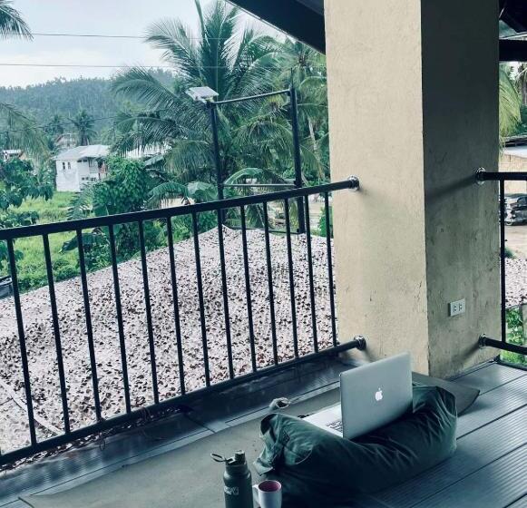 Hospedaria Camp Backpackers Port Barton