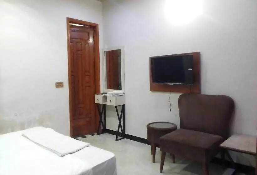 هاستل Dove Inn Hotel Wahdat Road