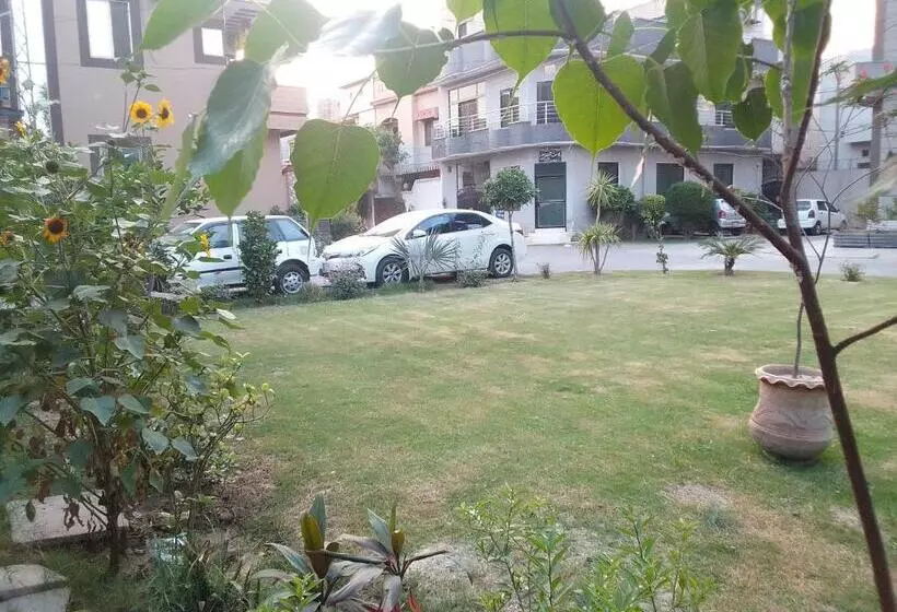 هاستل Dove Inn Hotel Wahdat Road