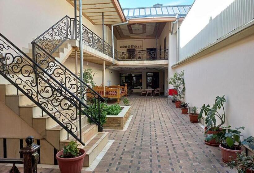 Hostel Yusuf Gold House