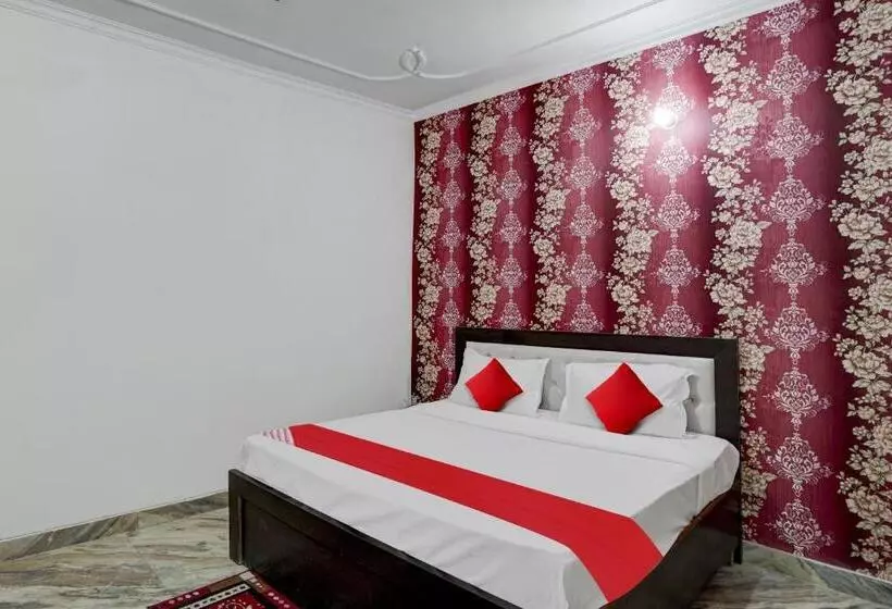 Hotelli Flagship The Royal Guest House