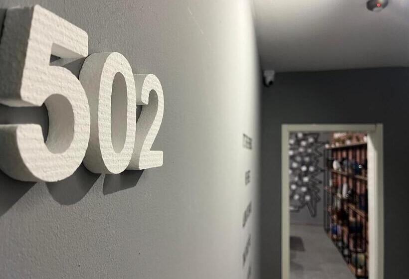 Mickitos Urban Hostel