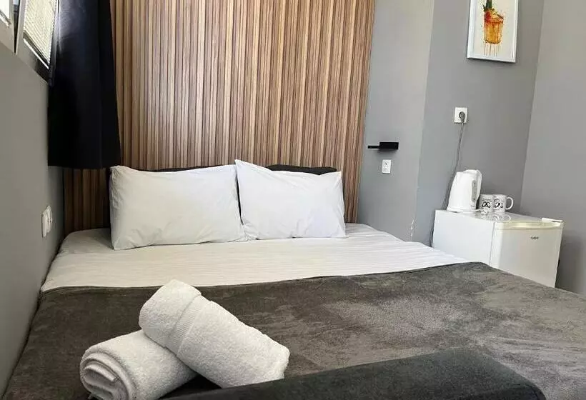 Mickitos Urban Hostel