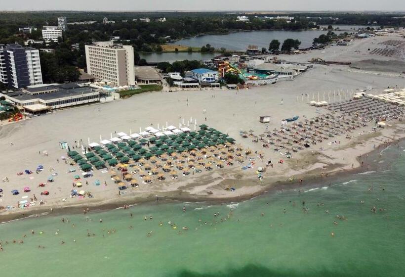 Пансион Apartamente Liliacul