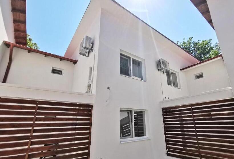 Пансион Apartamente Liliacul