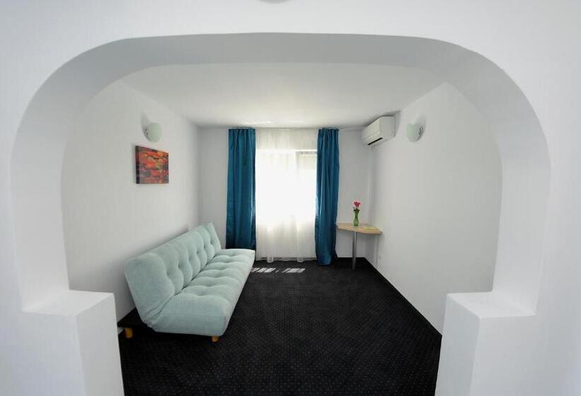 Пансион Apartamente Liliacul