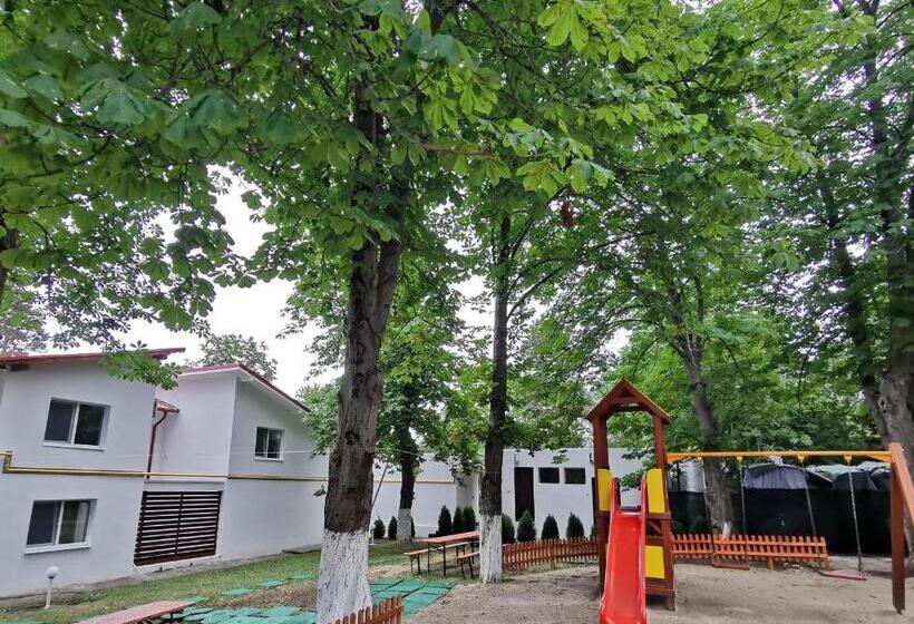 Пансион Apartamente Liliacul