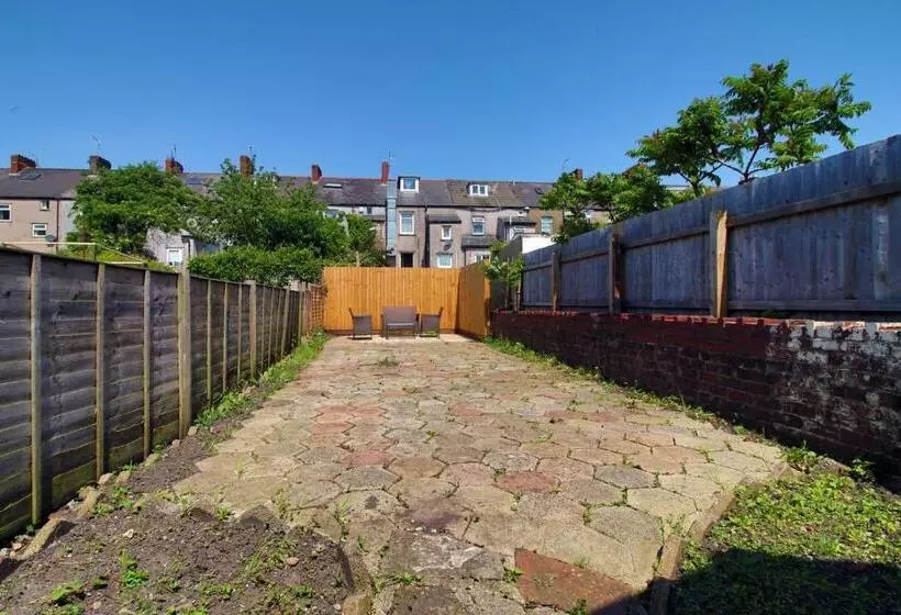 پانسیون Bristol Street | Cohost Partners