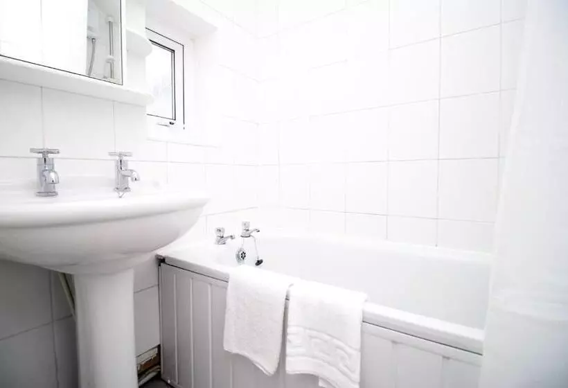 پانسیون Bristol Street | Cohost Partners