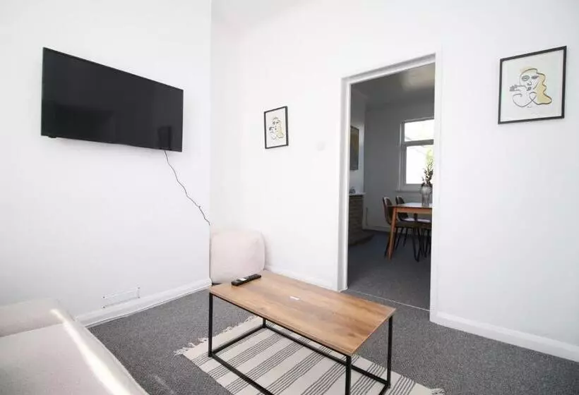 پانسیون Bristol Street | Cohost Partners