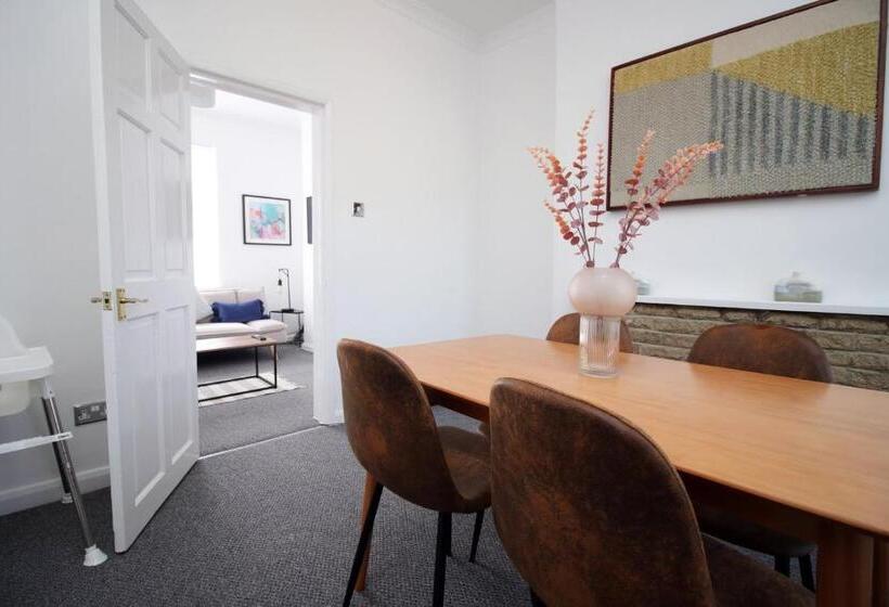 פנסיון Bristol Street | Cohost Partners