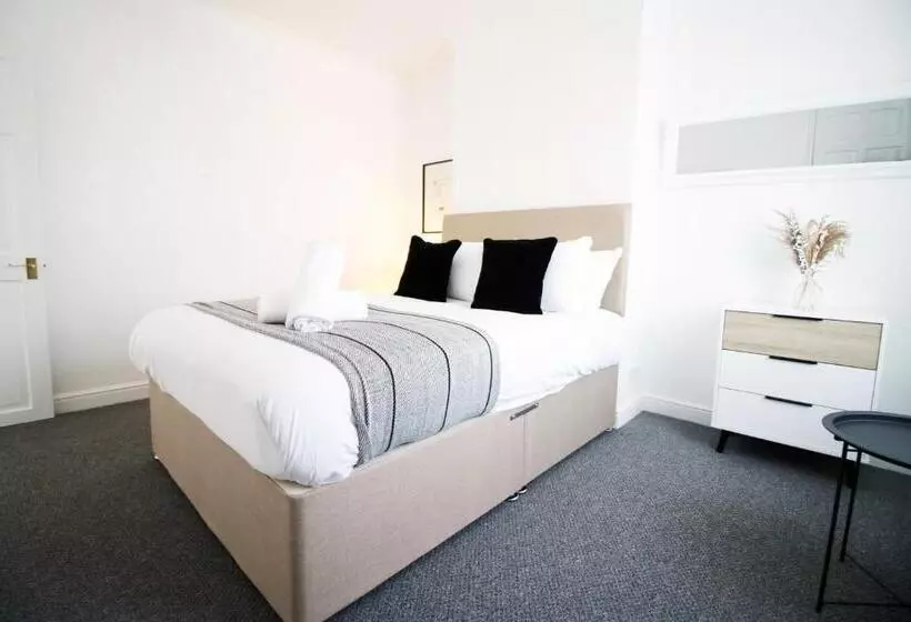 پانسیون Bristol Street | Cohost Partners