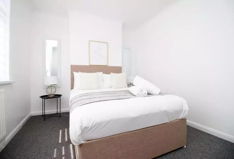 پانسیون Bristol Street | Cohost Partners